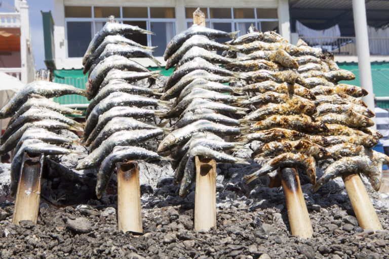 Espetos,Preparation.,Espetos,Are,Skewer,With,Sardines,In,A,Fire