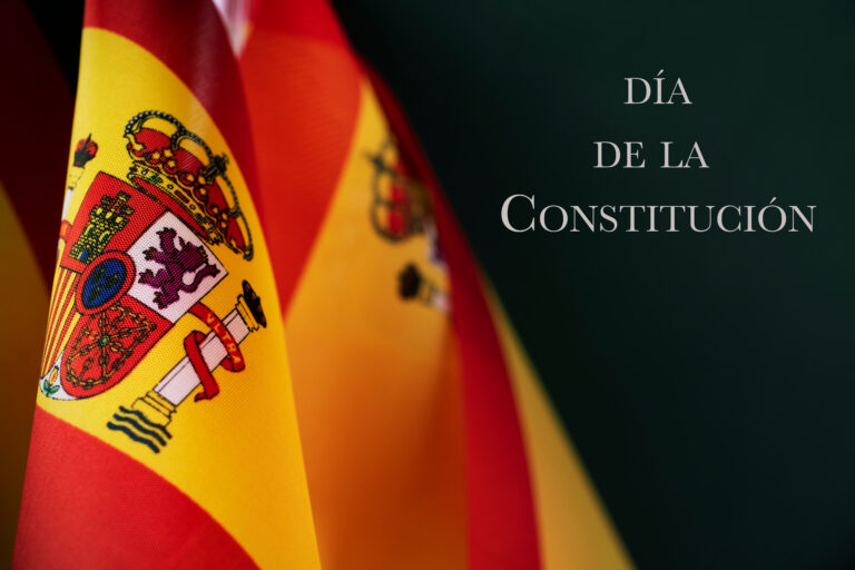 Some,Spanish,Flags,And,The,Text,Dia,De,La,Constitucion,
