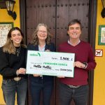 Helle Hollis støtter lokalt