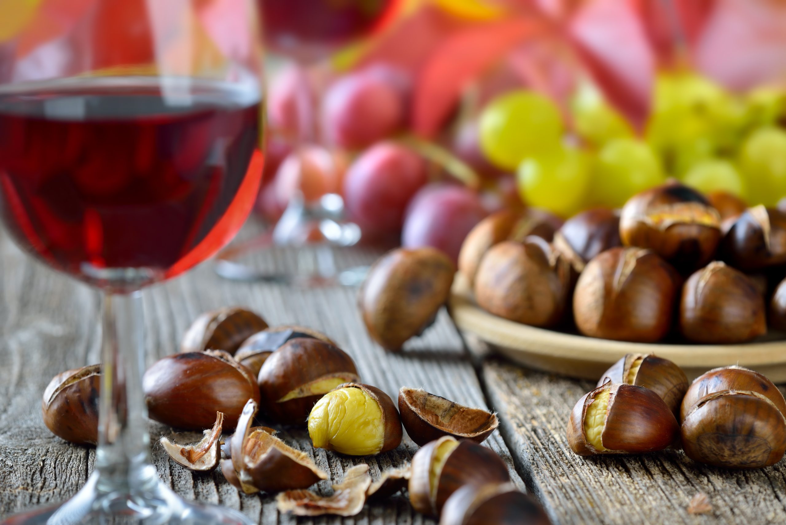 Roasted,Chestnuts,With,South,Tyrolean,Red,Wine,On,An,Old