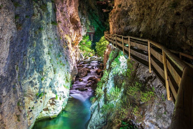 Opplev trepromenaden i Castril og hulebyen Guadix
