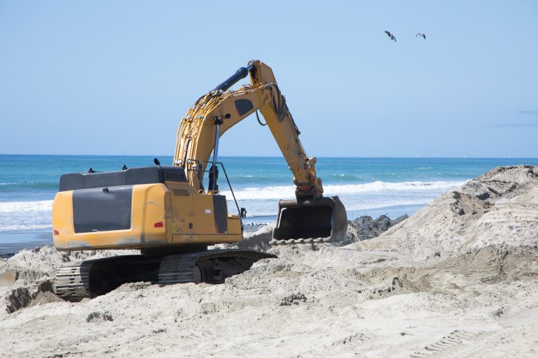 Middelhavet sluker strender og jernbaner