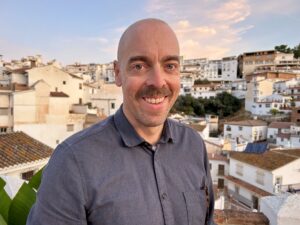 Norsk filmfotograf i hvit landsby – PETTER HOLMERN HALVORSEN