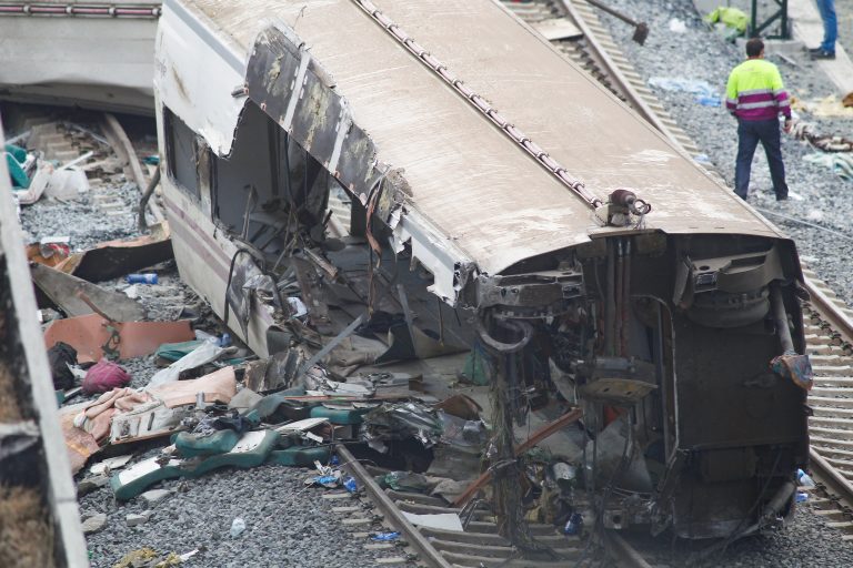 39 drept i togulykke